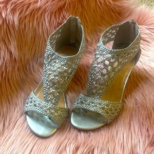 Sliver Cloudwalkers by Avenue, Size 7W